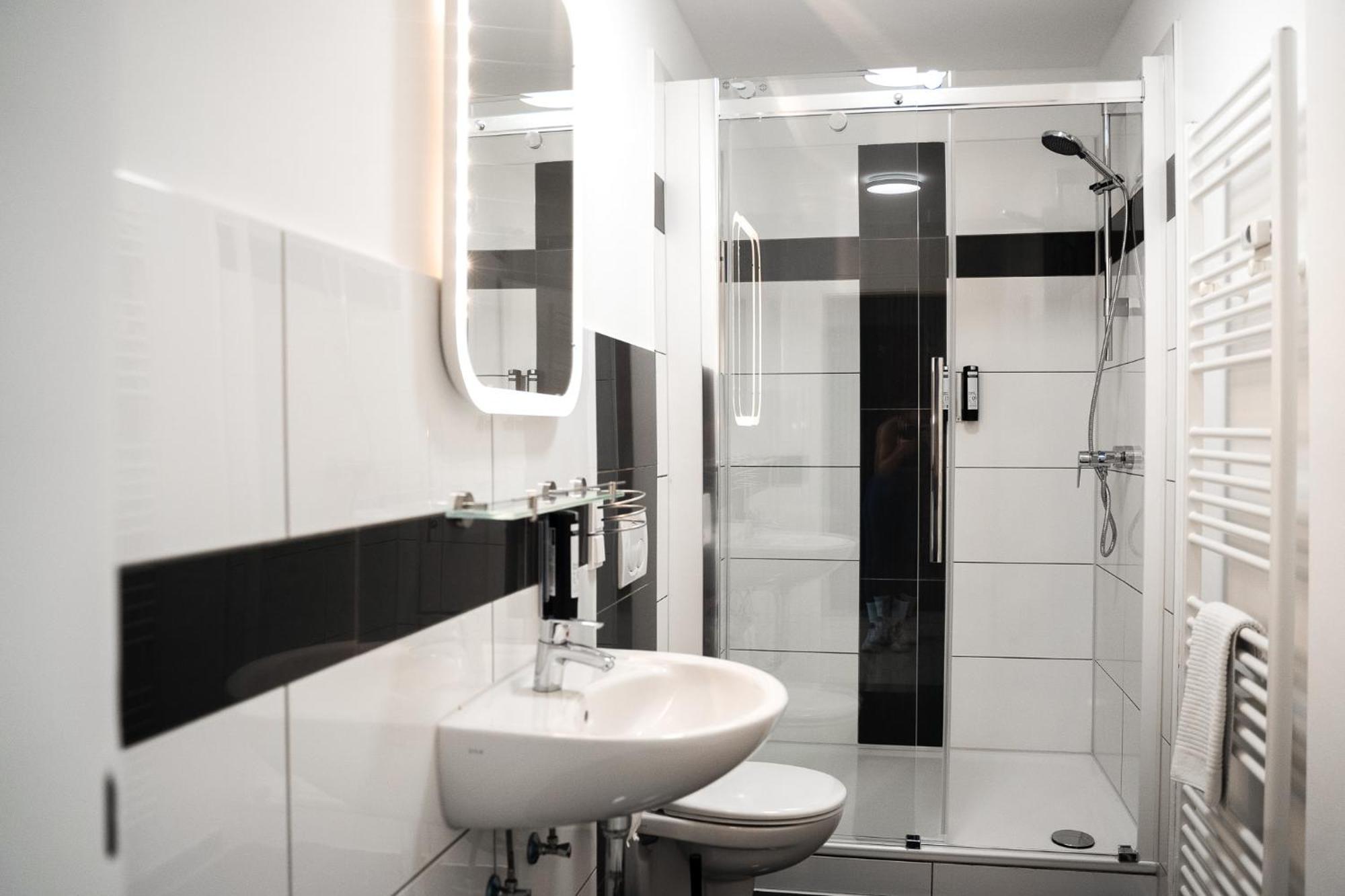 Ferienwohnungen Im Stadtzentrum -Junik Apartments クレーフェルト エクステリア 写真